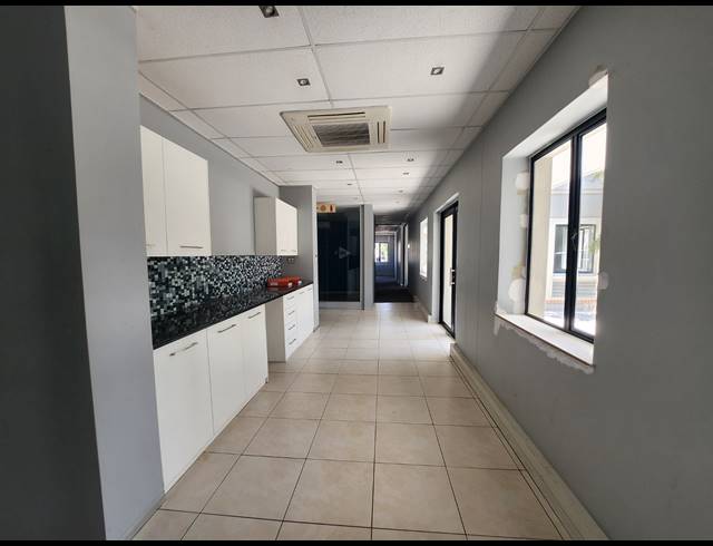 247M² OFFICE TO LET IN VORNA VALLEY